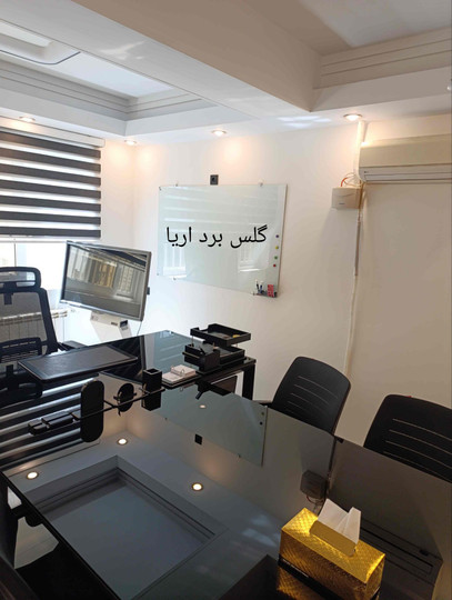 انتخاب وایت برد شیشه ای مناسب اتاق مدیرعامل